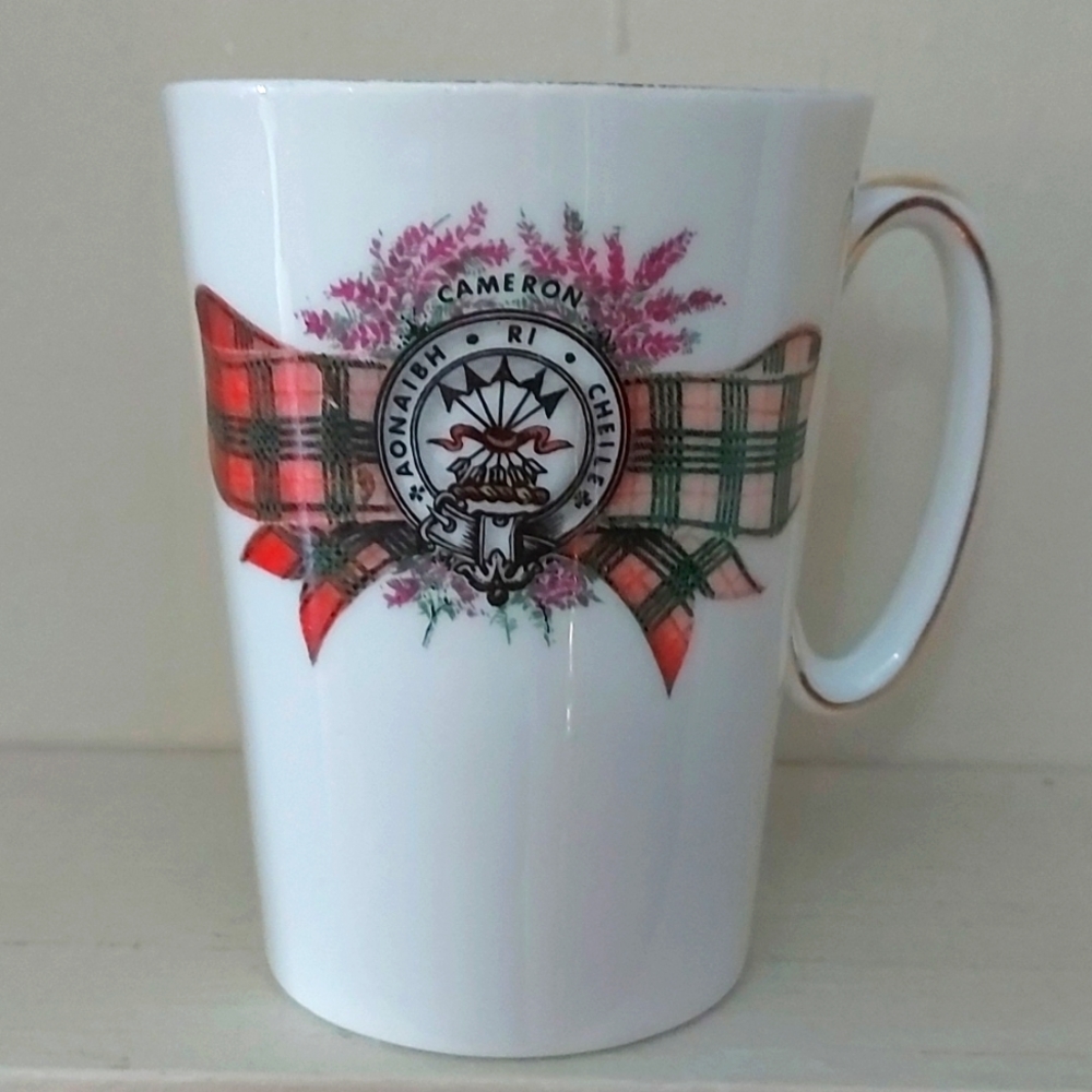 Vintage Royal Grafton Scottish Cameron Tartan Bow Mug "AONAIBH RI CHEILE"